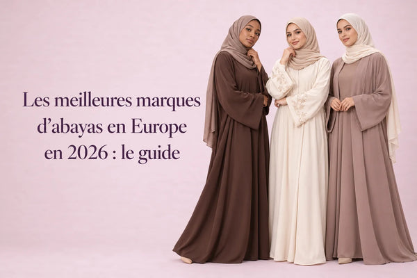 Trois femmes en abayas élégantes tons neutres — meilleures marques d'abayas en Europe en 2026 ZYNA