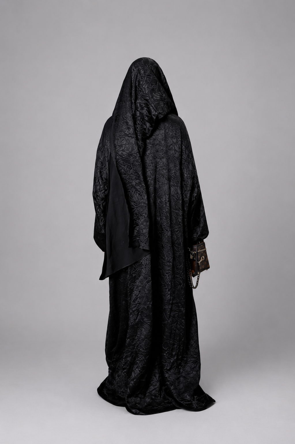 Abaya jacquard noire L'Élégance, vue de dos – ZYNA