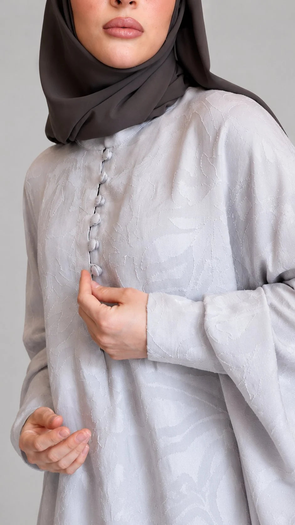 Abaya Yasmine – Cupro Oversize, Jacquard Floral | ZYNA