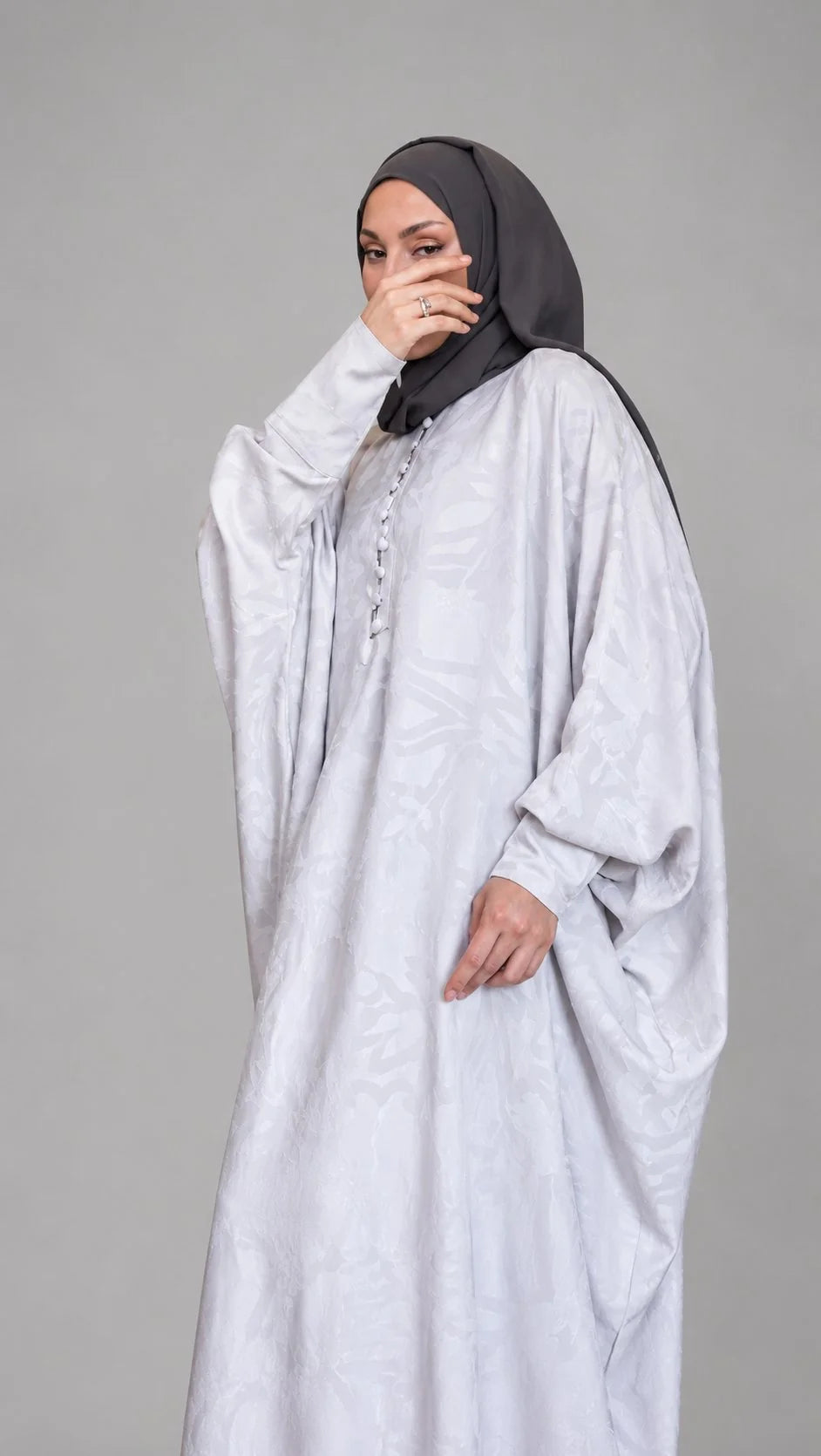 Abaya Yasmine – Cupro Oversize, Jacquard Floral | ZYNA